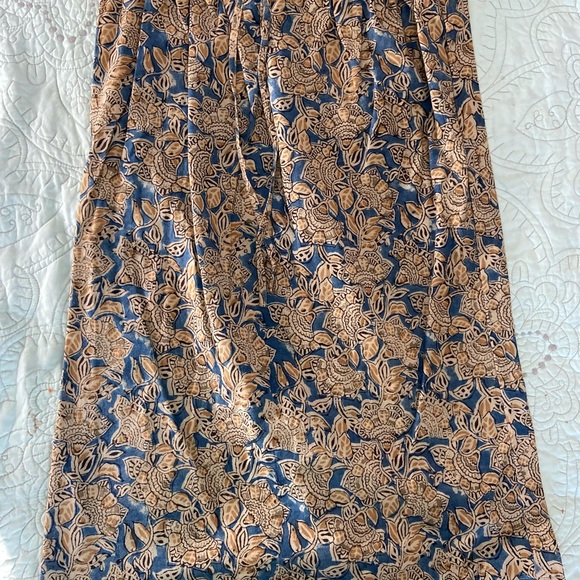 Set - Picture 2 of 2